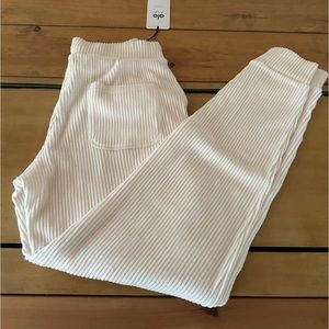Alo Muse Sweatpant in Ivory
